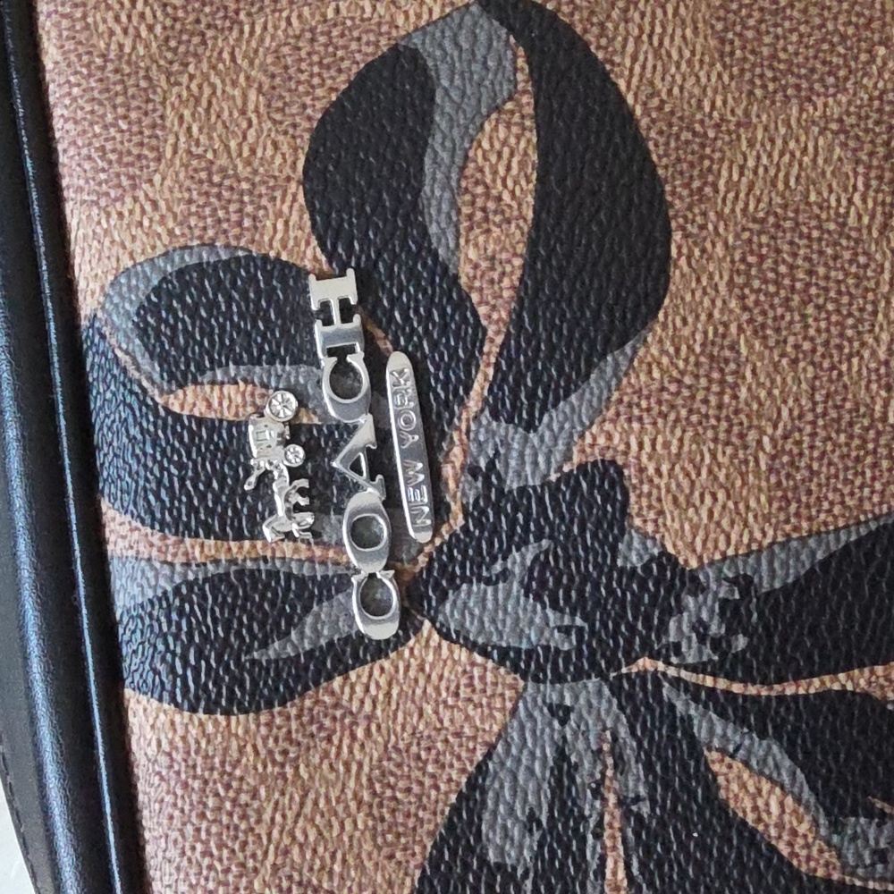 Adorable NWT Coach Mini Jamie Signature Bow Camera Bag 🖤🎀🎁❤️ - Picture 3 of 16